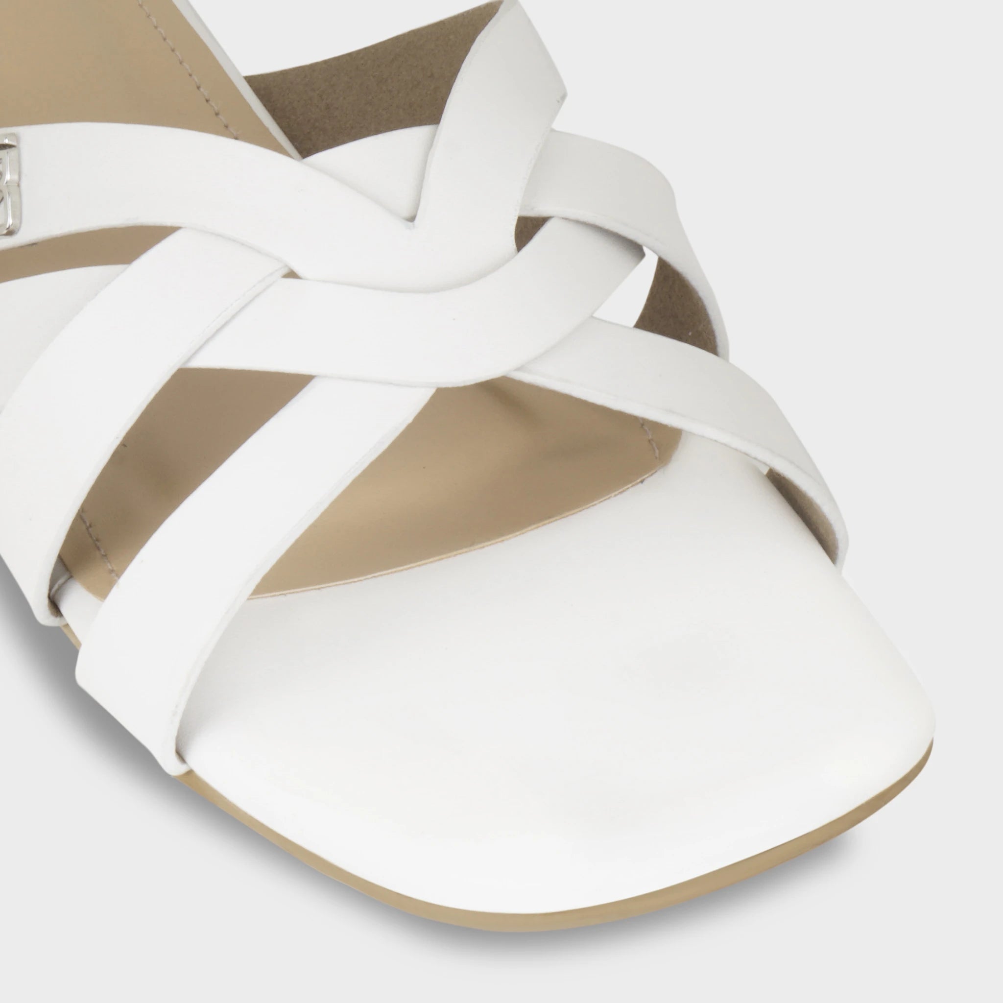 Close-up of the Averis woven toe straps showing the smooth interlacing detail, square toe footbed, and silver Glentè brand buckle - Glentè